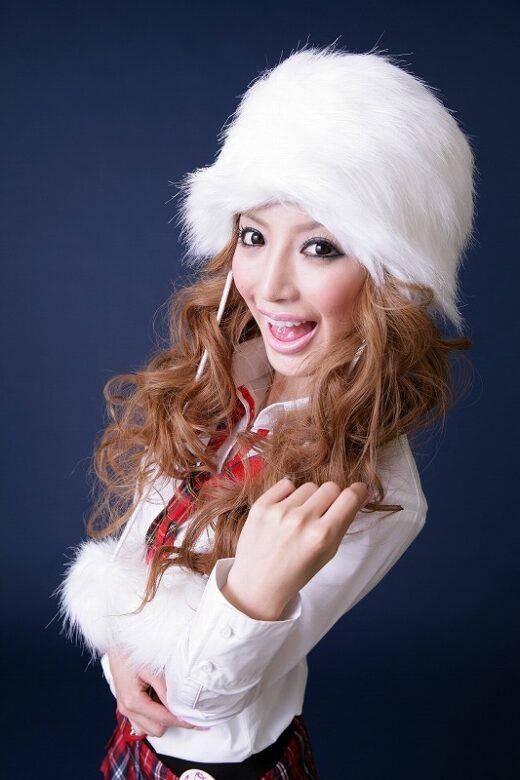 早川沙世は整形 現在は離婚で旦那 子供は メイク カラコンも人気 トレンド美女